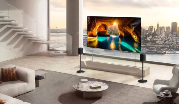  Hyper Radiant Color Teknolojisi ile geliştirilen ikonik Wallpaper TV, 9 mm inceliğindeki yeni formuyla dikkat çekiyor.  