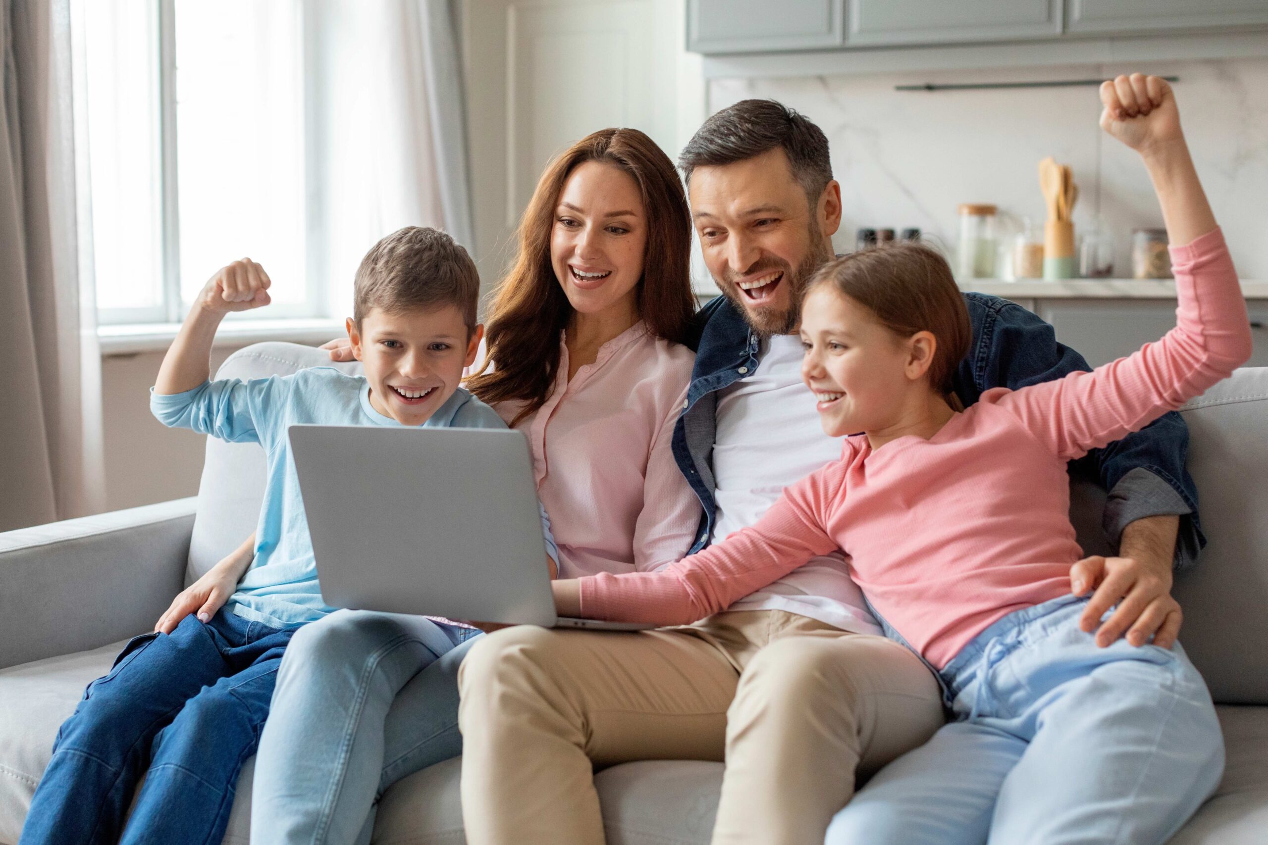 Siber Dolandırıcılara Dikkat : Çocuklarınızı Dijital Dünyada Korumasız Bırakmayın