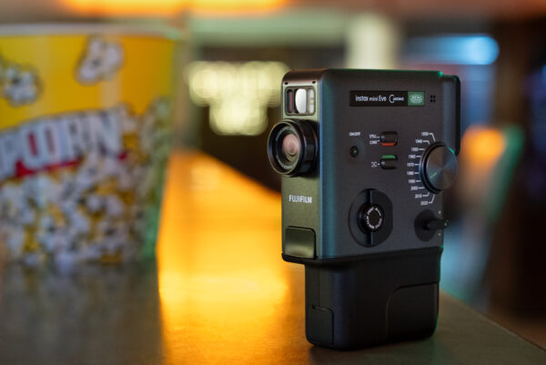 instax mini Evo Cinema : 3’ü 1 Arada Hibrit Anlık Fotoğraf Makinesi 