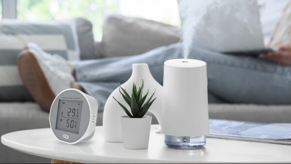  Yaşam alanlarındaki sıcaklık ve nem dengesini sürekli kontrol altında tutmaya yardımcı olan Günsan Akıllı Wifi Sıcaklık & Nem Sensörü, konforlu ve sağlıklı ortamlar yaratılmasını destekliyor. Kullanıcılara uzaktan takip imkanı sunarak ortam koşullarının her an izlenebilmesini sağlıyor.