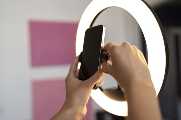 Sosyal Medya Fenomenlerine Sahte İş Birliği Tuzağı