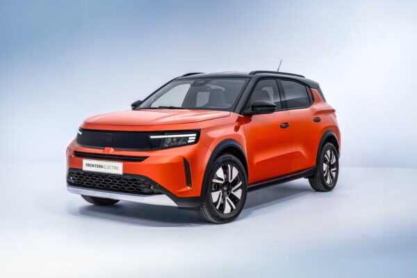 Stellantis , 2025 yılının son çeyreğinde 1,5 milyon adetlik konsolide sevkiyat tahminini açıkladı. Yıllık bazda yüzde 9 artış elde eden şirketin Kuzey Amerika sevkiyatları yüzde 43 artarken, Güney Amerika, Çin ve Hindistan & Asya Pasifik bölgelerinde de büyüme kaydedildi. 