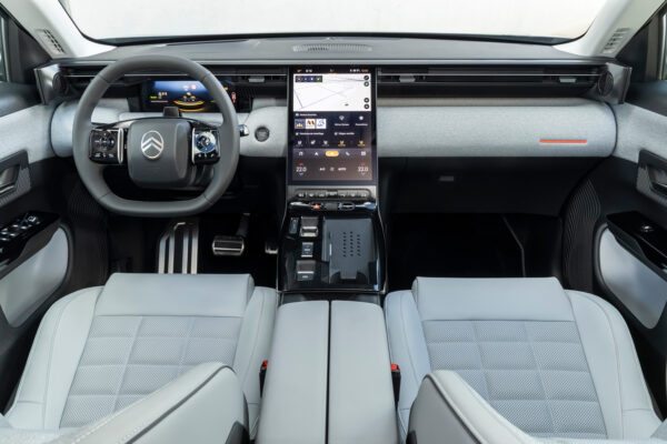 YENİ CITROËN ë-C5 AIRCROSS PORTEKİZ’DE “YILIN AİLE OTOMOBİLİ” SEÇİLDİ! 2 YENİ CITROËN ë-C5 AIRCROSS PORTEKİZ’DE “YILIN AİLE OTOMOBİLİ” SEÇİLDİ!