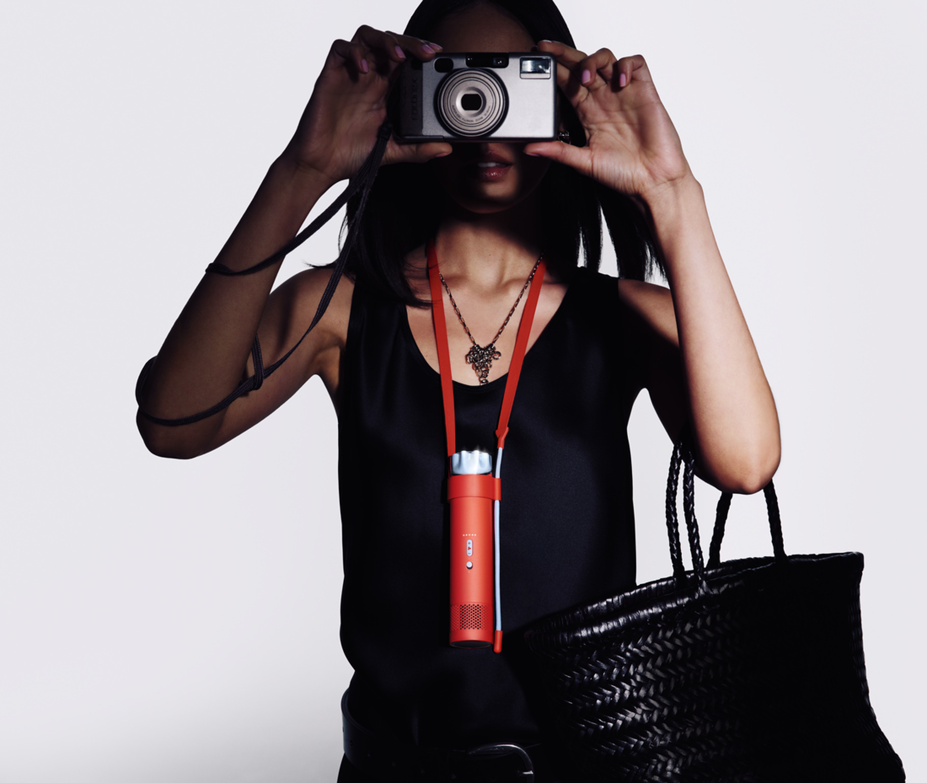 Dyson’ın 17 Yıllık Hava Akışı Uzmanlığı Artık Avucunuzda: HushJet Mini Cool Fan