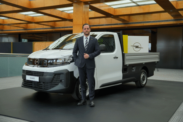 Opel’den Ticari Hayata Pratik ve Verimli Çözüm: Yeni Vivaro Kamyonet!