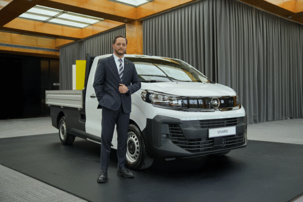 Opel’den Ticari Hayata Pratik ve Verimli Çözüm: Yeni Vivaro Kamyonet!
