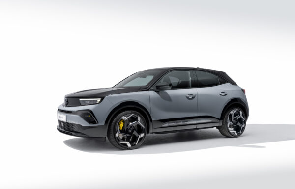 Yeni Opel Mokka GSE Sportif Ruhu ve Elektrikli Performansıyla Yollara Çıkıyor!   