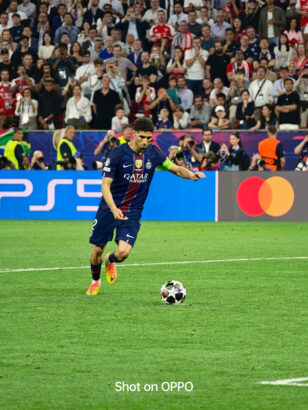  UEFA Şampiyonlar Ligi’nin resmi ortağı OPPO, Budapeşte’deki dev finalde yeni amiral gemisi Find N6 ve gelişmiş yapay zeka teknolojileriyle taraftarlara maçın efsanevi anlarını kusursuz netlikte ölümsüzleştirme fırsatı sundu.