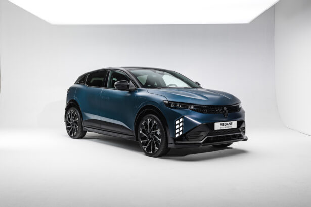 YENİ RENAULT MEGANE E-TECH ELEKTRİKLİ, ETKİLEYİCİ TASARIM, DİNAMİZM VE TEKNOLOJ