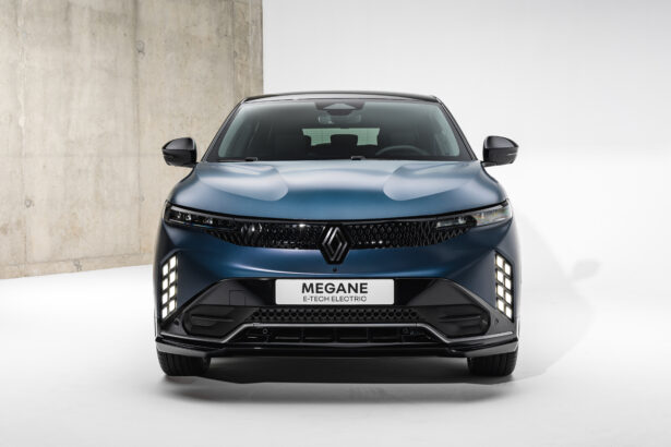 YENİ RENAULT MEGANE E-TECH ELEKTRİKLİ, ETKİLEYİCİ TASARIM, DİNAMİZM VE TEKNOLOJ