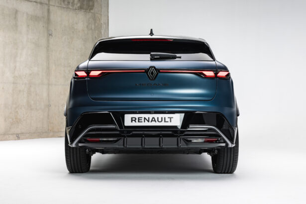 YENİ RENAULT MEGANE E-TECH ELEKTRİKLİ, ETKİLEYİCİ TASARIM, DİNAMİZM VE TEKNOLOJ