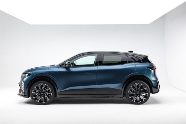 YENİ RENAULT MEGANE E-TECH ELEKTRİKLİ, ETKİLEYİCİ TASARIM, DİNAMİZM VE TEKNOLOJ