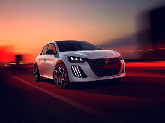 YENİ PEUGEOT E-208 GTi LE MANS’TA ÖRTÜLERİNİ KALDIRDI! 2 E-208 GTi