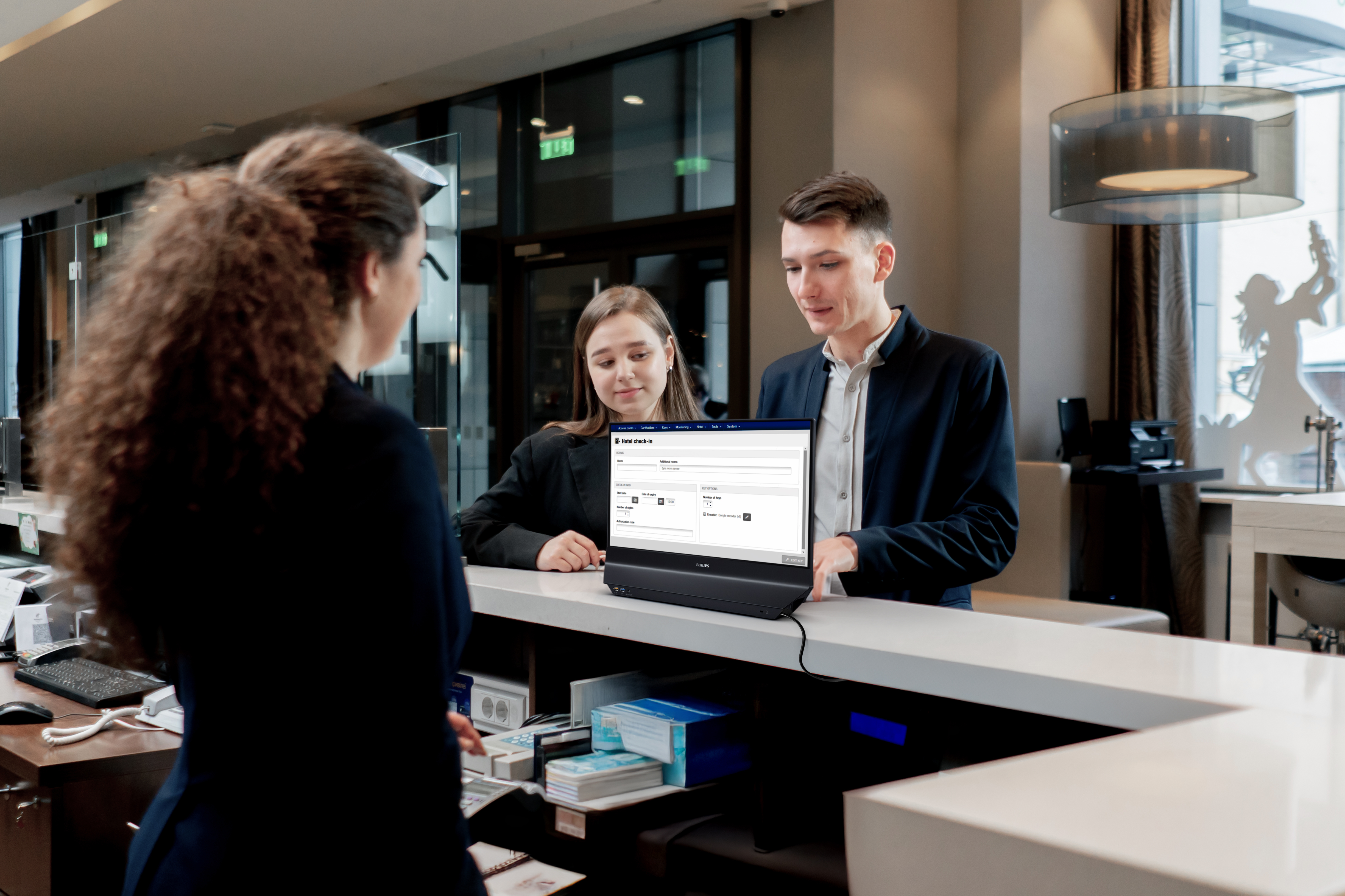 Philips, Dünyanın İlk Bağımsız Çift Ekranlı Monitörünü Tanıttı