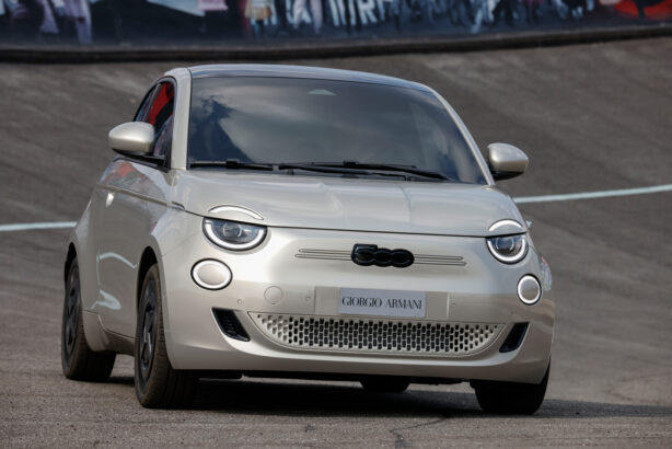 Sınırlı Sayıda Fiat 500e Giorgio Armani Collector's Edition Yeniden Türkiye'de 5 Sınırlı Sayıda Fiat 500e Giorgio Armani Collector's Edition Yeniden Türkiye'de