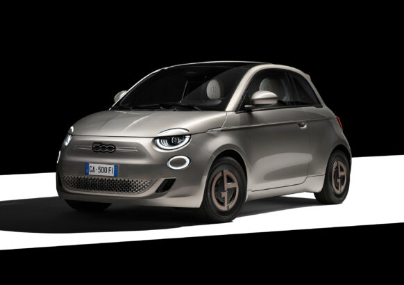Sınırlı Sayıda Fiat 500e Giorgio Armani Collector's Edition Yeniden Türkiye'de 4 Sınırlı Sayıda Fiat 500e Giorgio Armani Collector's Edition Yeniden Türkiye'de