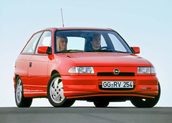 Opel Astra’nın 35 Yıllık Başarısı Geleceğe Işık Tutuyor!
