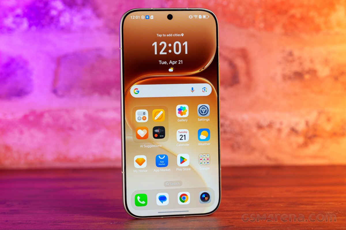  Daha önce Honor 600 serisinde harici/manyetik ekran çözümlerini değerlendiren Honor, Honor 700 Pro modeliyle birlikte ikincil ekranı doğrudan cihaz gövdesine entegre etmeye hazırlanıyor.