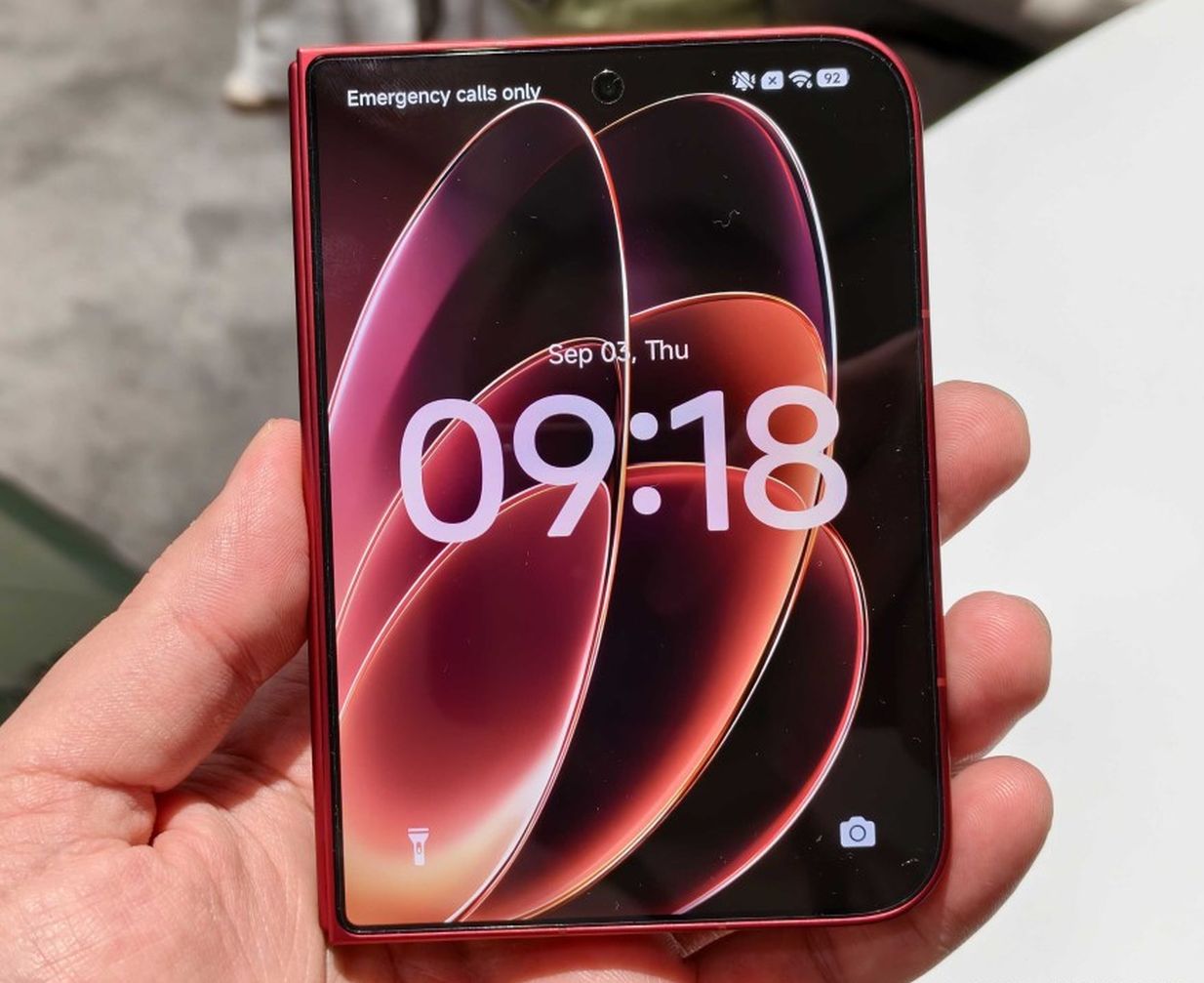 Xiaomi 18 Fold :  Pasaport Boyutlu Katlanabilir Ekran ve Dev Aksesuar Gücü