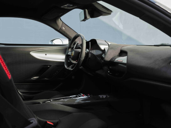 FERRARI’NİN YENİ ONE-OFF MODELİ CZ26 KİŞİYE ÖZEL PERFORMANSI YENİDEN TANIMLIYOR 3 FERRARI’NİN YENİ ONE-OFF MODELİ CZ26 KİŞİYE ÖZEL PERFORMANSI YENİDEN TANIMLIYOR