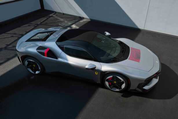 FERRARI’NİN YENİ ONE-OFF MODELİ CZ26 KİŞİYE ÖZEL PERFORMANSI YENİDEN TANIMLIYOR 2 FERRARI’NİN YENİ ONE-OFF MODELİ CZ26 KİŞİYE ÖZEL PERFORMANSI YENİDEN TANIMLIYOR