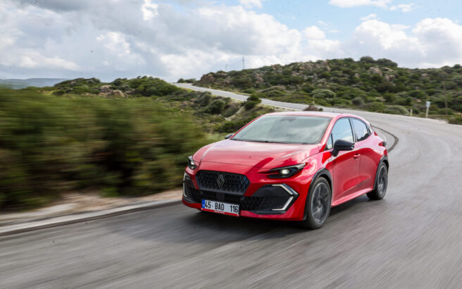 RENAULT, SON ÇEYREĞE DE ZİRVEDE GİRİYOR 3 Renault