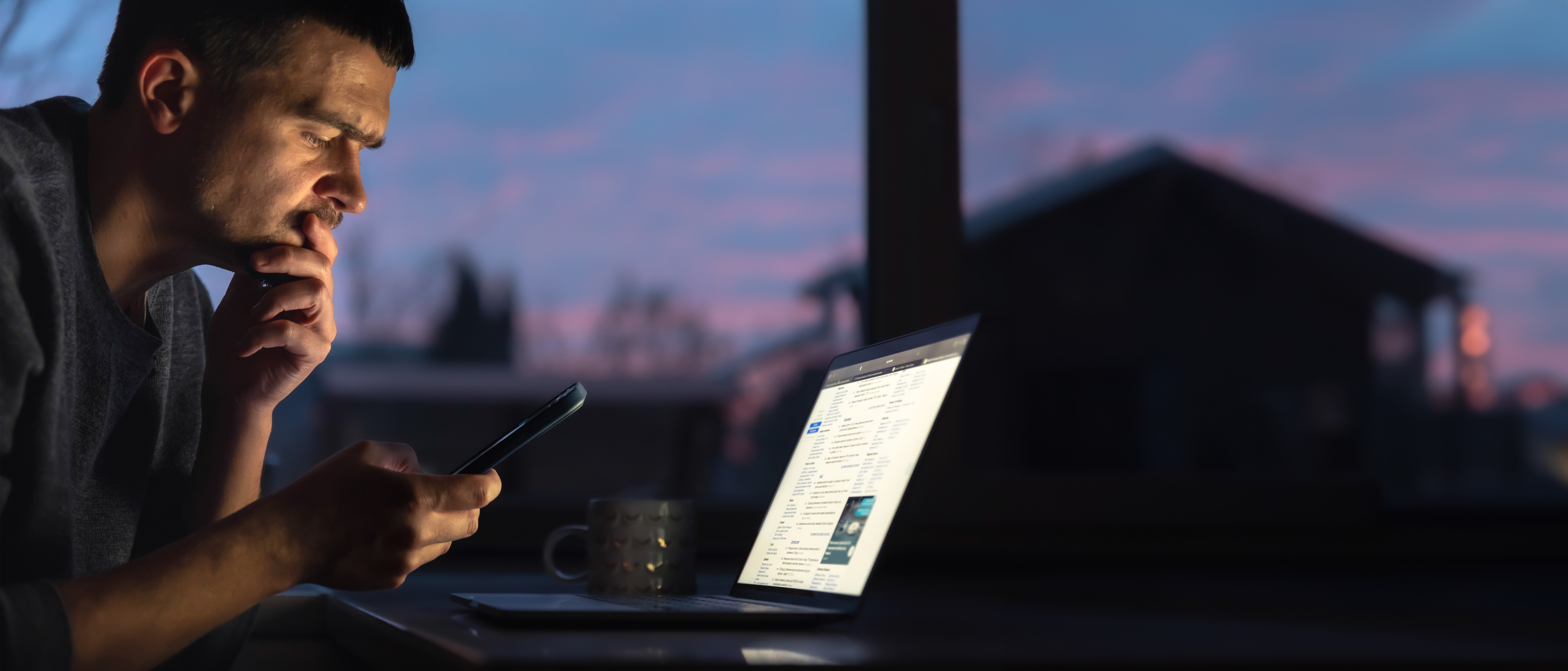 Güvenlik uzmanları, yapay zeka sohbet asistanlarının kişisel bir günlük gibi kullanılmasının ciddi gizlilik riskleri taşıdığına dikkat çekiyor. Bu platformlarda yazılan içeriklerin hizmet sağlayıcının politikaları doğrultusunda saklandığını ve gerektiğinde incelenebildiğini belirten uzmanlar, kullanıcıların yapay zeka asistanlarıyla sohbet ederken alması gereken 5 kritik önlemi paylaşıyor.