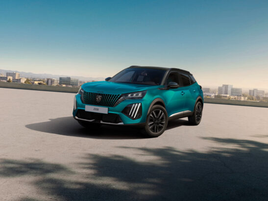 PEUGEOT 2008 YENİ İYONYA MAVİ GÖVDE RENGİ İLE KARAKTERİNİ GÜÇLENDİRİYOR!