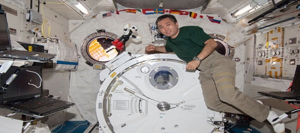 uzayda insanla konusan ilk robot